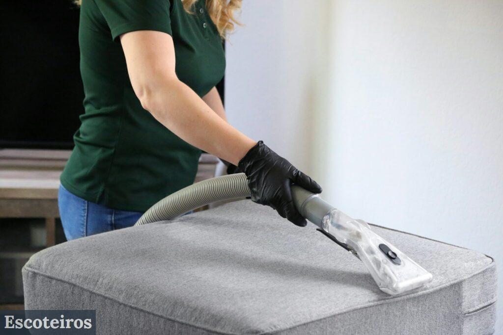 duración muebles: cómo la limpieza profesional los protege