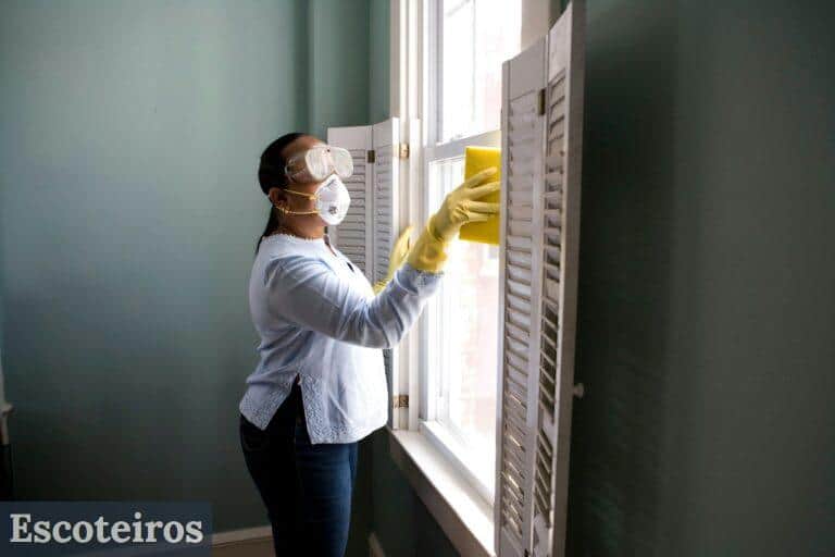 La duración de tus muebles: cómo la limpieza profesional los protege