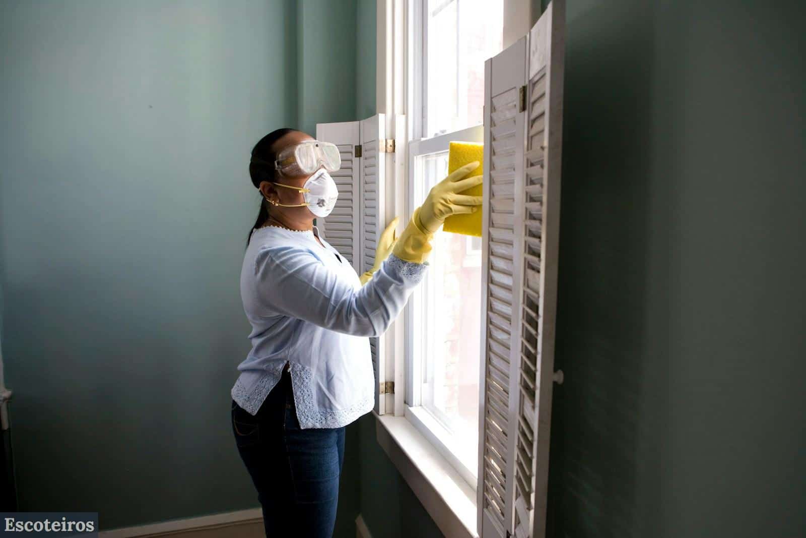 La duración de tus muebles: cómo la limpieza profesional los protege