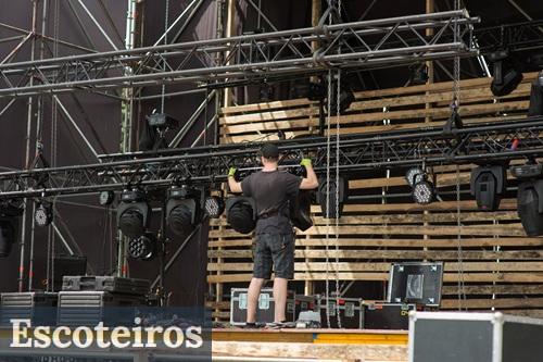 Mejores tarimas para eventos: cómo elegir la tarima de escenario ideal